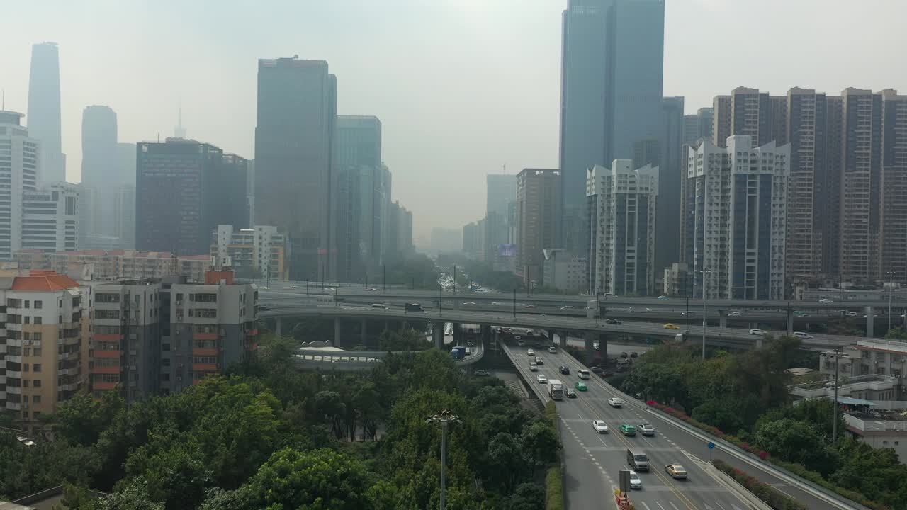 hora del día centro de la ciudad de guangzhou tráfico calle carretera cruce panorama aéreo 4k china