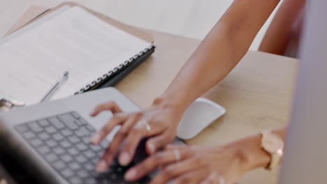 mujer negra, servicio de atención al cliente