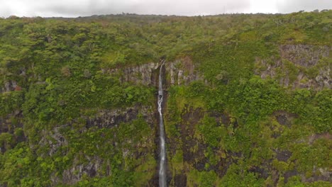 Cascada-Alexandra-En-Mauricio-En-4k