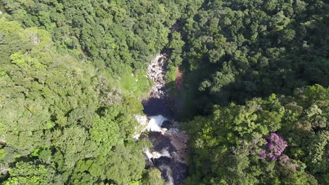 Cascada-Desde-Arriba,-Cascada-De-Pedra-Branca,-Tres-Forquilhas,-Sur-De-Brasil