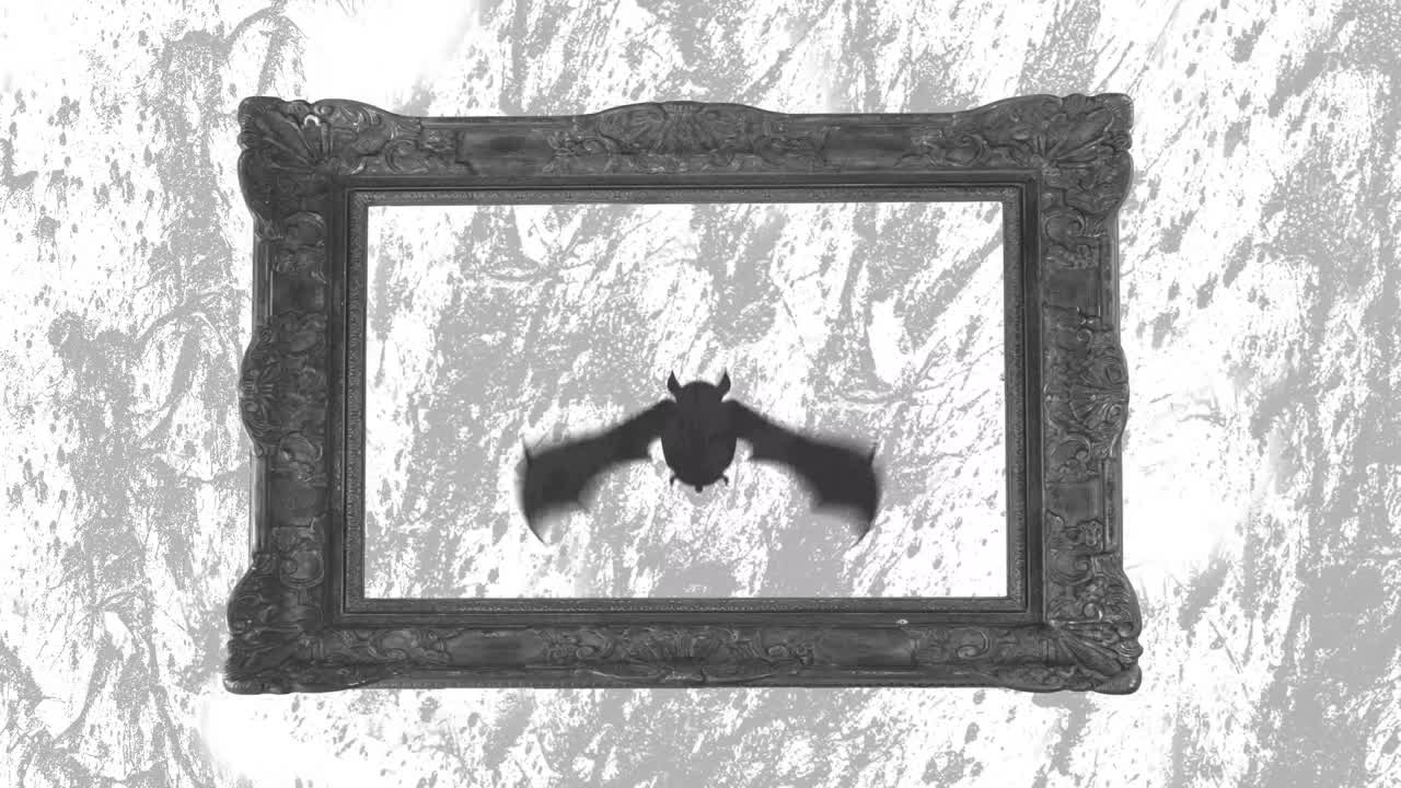 animación de un cuadro vintage sobre un murciélago de halloween volando en el fondo