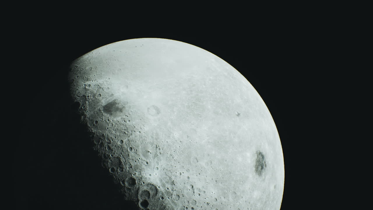 Detalhes da superfície da Lua capturados da Terra à noite