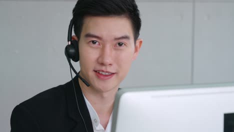 Business-people-wearing-headset-working-in-office