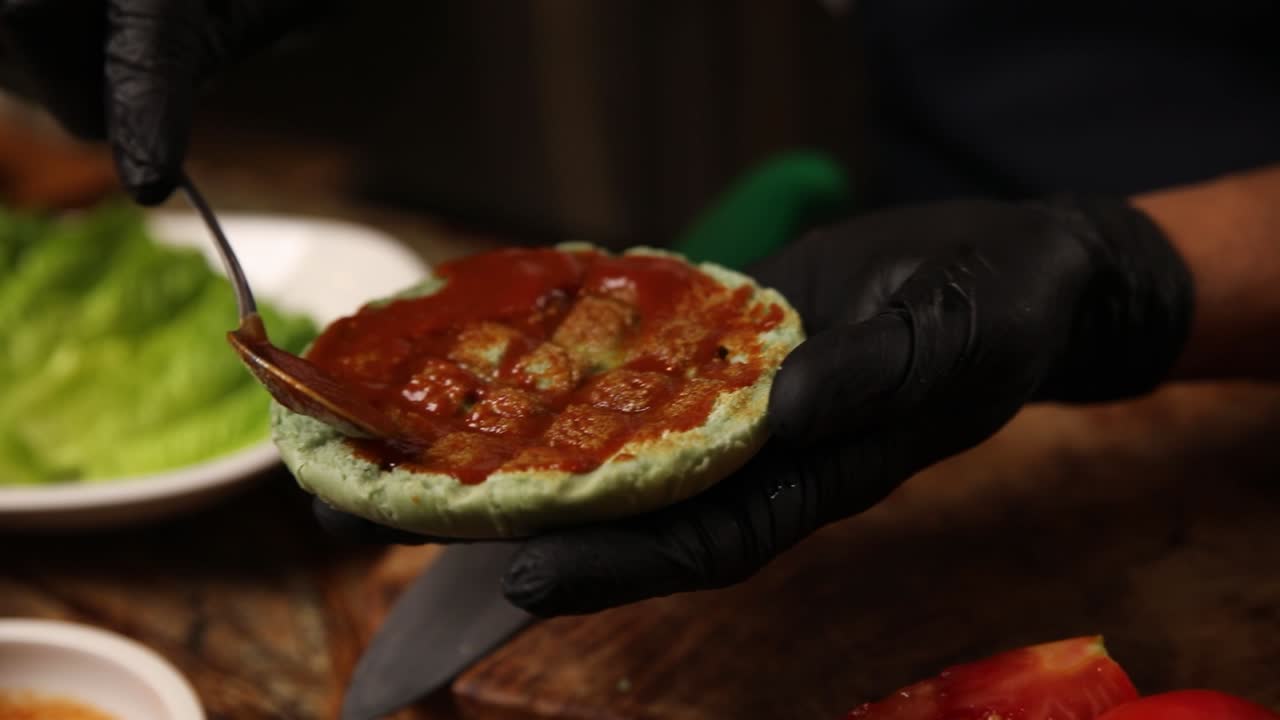 estoy preparando una deliciosa hamburguesa verde.