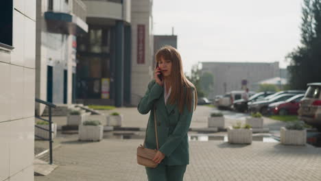 Disgruntled-woman-with-long-red-hair-argues-on-mobile-phone