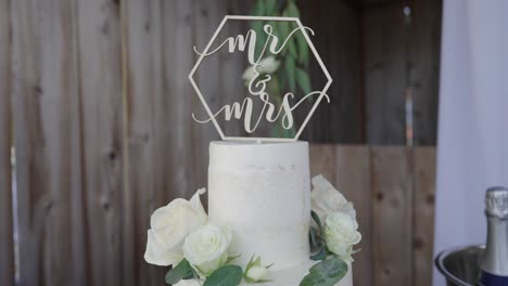 Hermoso-Pastel-De-Bodas-De-Tres-Pisos