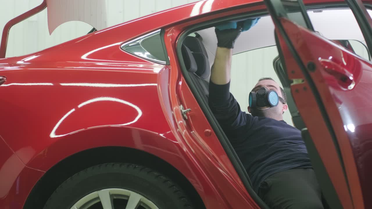 전문적인 자동차 청소. 샤워. 인테리어 세부 사항. 자동차 인테리어를 건조 청소 및 세부 사항; 깊은 좌석 청소; 자동차 세탁에서 거품을 는; 먼지에서 자동차 패널을 청소하는; 진공청소기