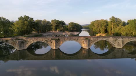 puente de acueducto de toscana vista aérea: imágenes encantadoras de un magnífico puente de acueducto de toscana, que abarca paisajes pintorescos y una rica historia