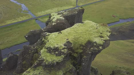 Drohnenvideo-Vom-Berg-Bei-Fossalar-In-Island