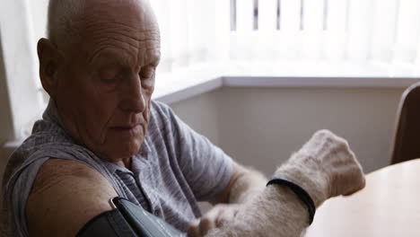 monitoring blood pressure at home