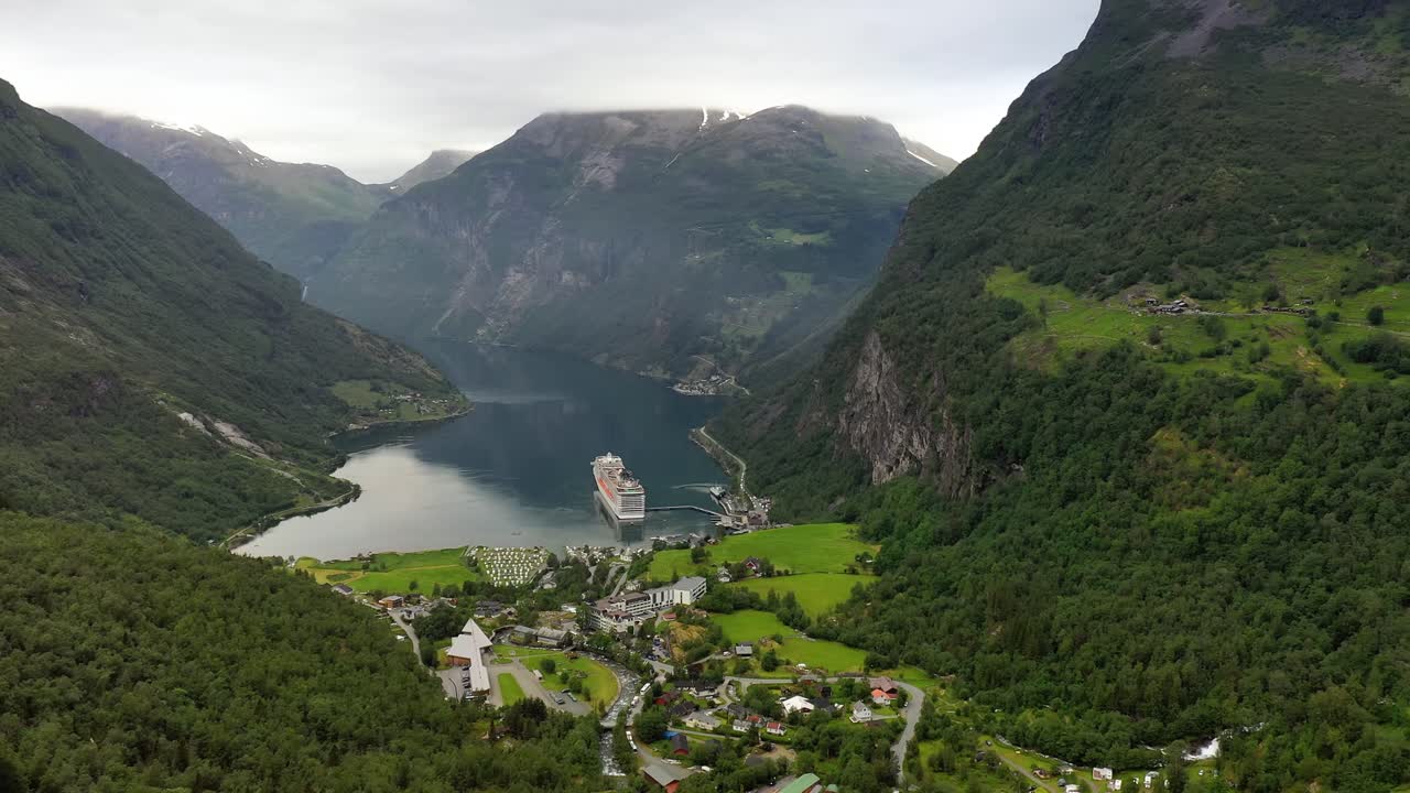 Fiord Geiranger, Norwegia. Piękny naturalny krajobraz Norwegii.