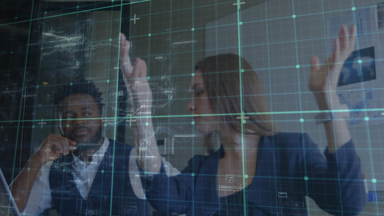 animación de la red de cuadrícula sobre diversos hombres y mujeres de negocios discutiendo en la oficina.