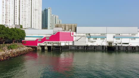 rascacielos del área de la playa de mariposas de hong kong y paseo marítimo, vista aérea de ángulo bajo