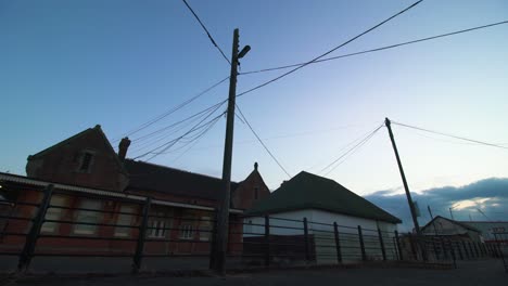 Paralaje-De-Poste-De-Alambre-De-Teléfono-Al-Atardecer