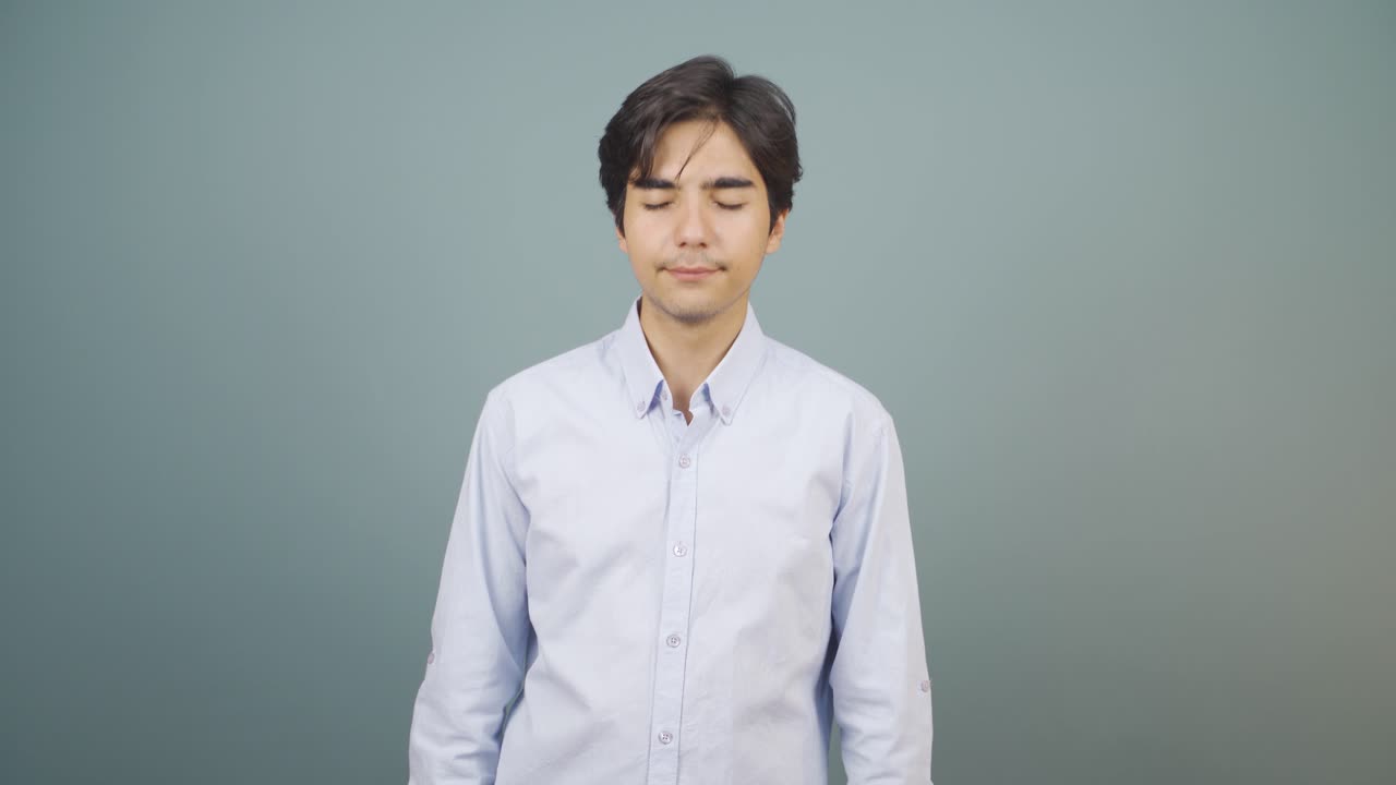 그가 들은 뉴스를 좋아하고 승인한 사람.