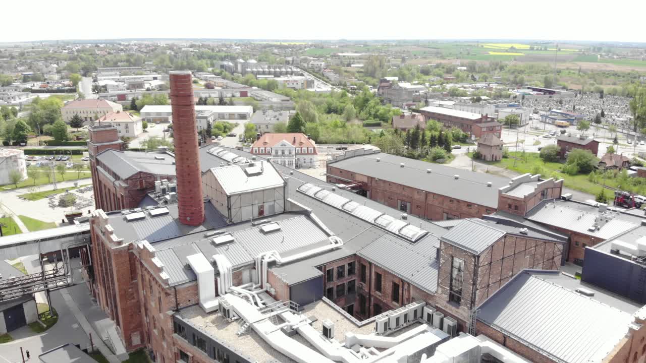 бывший сахарный завод превратился в отель в знине, польша