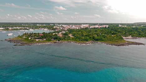 puerto turístico de bayahibe, la romana en la república dominicana