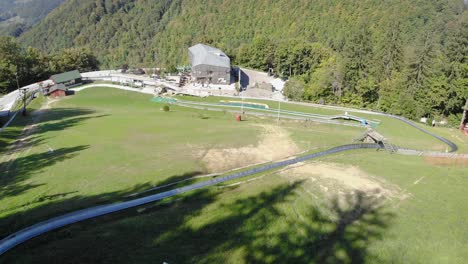 Einzigartiges-Abenteuer-Bobkart-Langrutsche-Celje-Slowenien-Luftaufnahmen