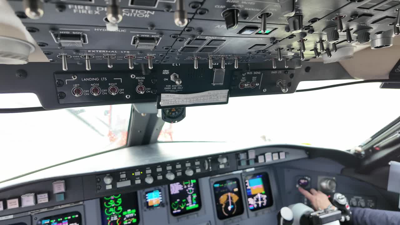 escena de la cabina del avión