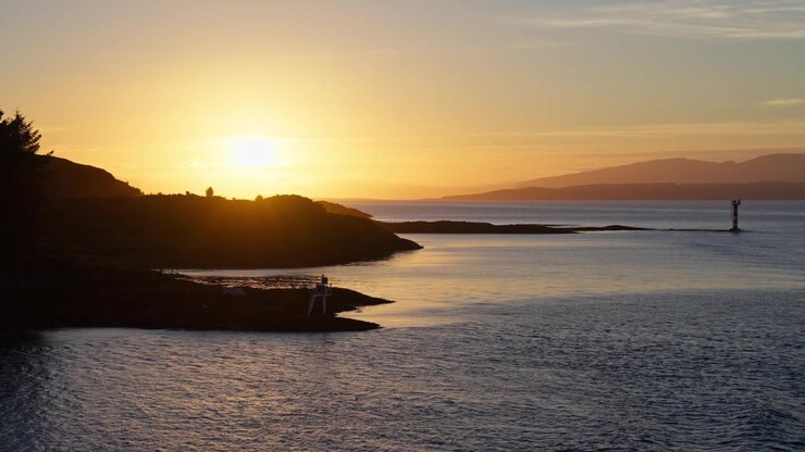Pôr do sol no ferry para Oban na Escócia