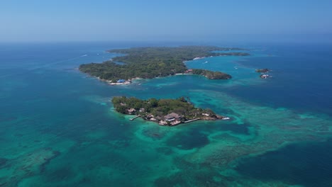 Vista-Aérea-De-Las-Islas-Del-Mar-Caribe,-Archipiélago-De-Las-Islas-Del-Rosario,-Cartagena,-Colombia