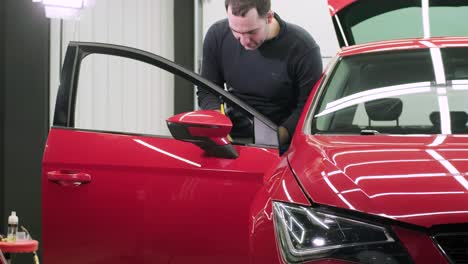 limpieza profesional de automóviles. lavado de sars. limpieza en seco y detallado de la cabina. limpiación profunda de la carrocería, limpieza de asientos. limpia de espuma en el lavado de coches. limpia del panel del automóvil del polvo. una aspiradora