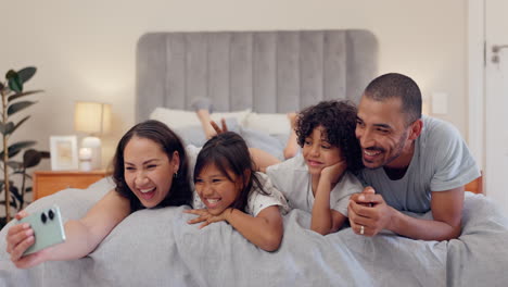 Selfie,-bed-and-family-with-a-smile