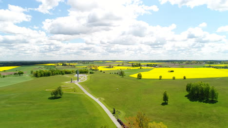 Paisaje-Aéreo-Del-Histórico-Campo-De-Batalla-En-Grunwald,-Polonia