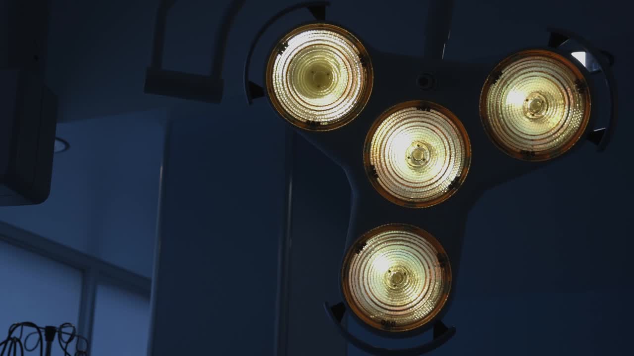 A light from an Operating Theatre turned on and off.