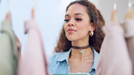 moda, venta al por menor y compras de mujeres jóvenes
