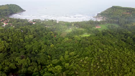 Fascinante-Vista-De-Drones-De-La-Playa-De-Kudle,-Gokarna,-India