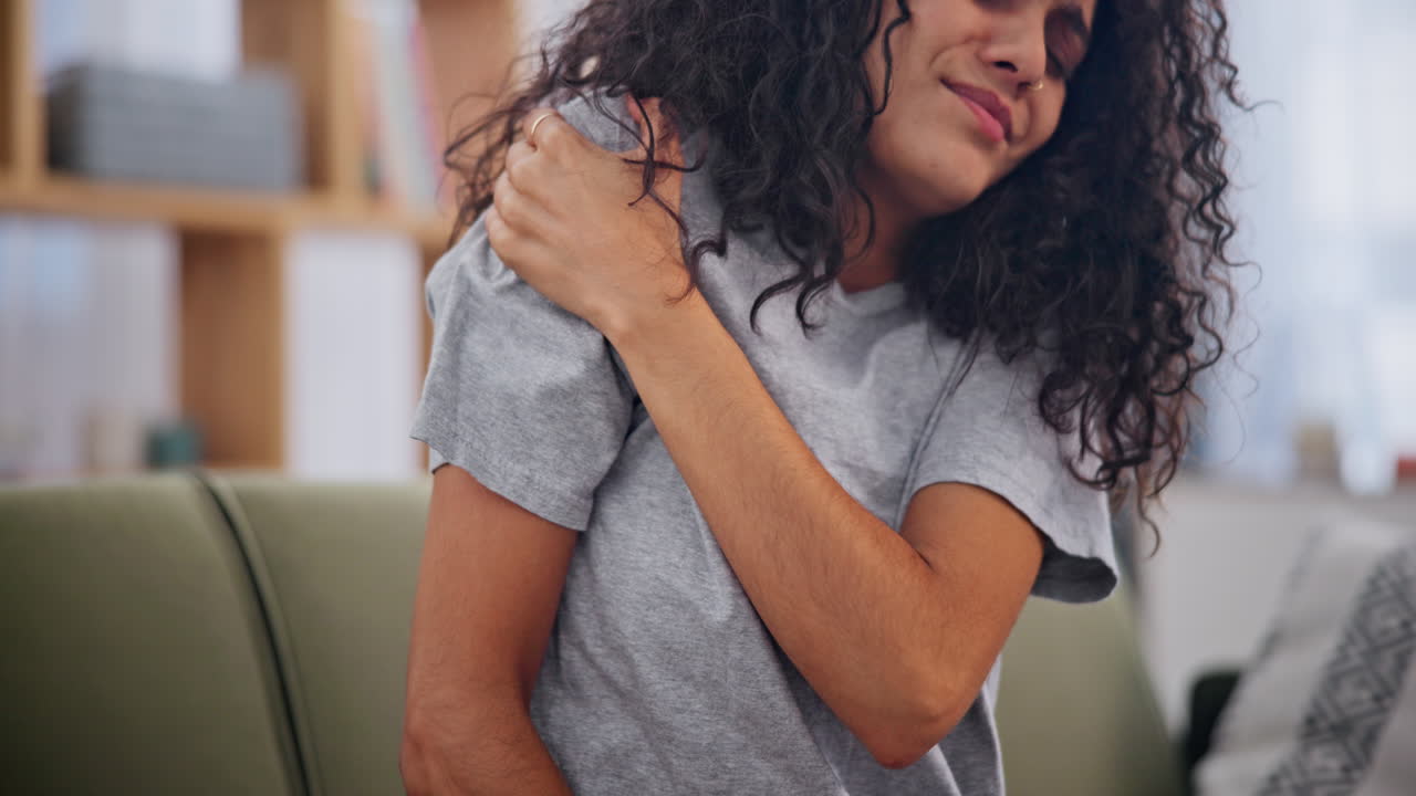 어깨 통증이 있는 여성