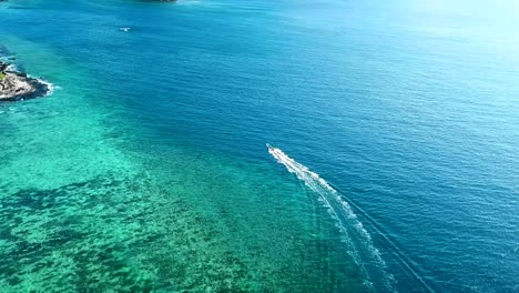 Fiji---Boat-ride-on-Mantaray-Island