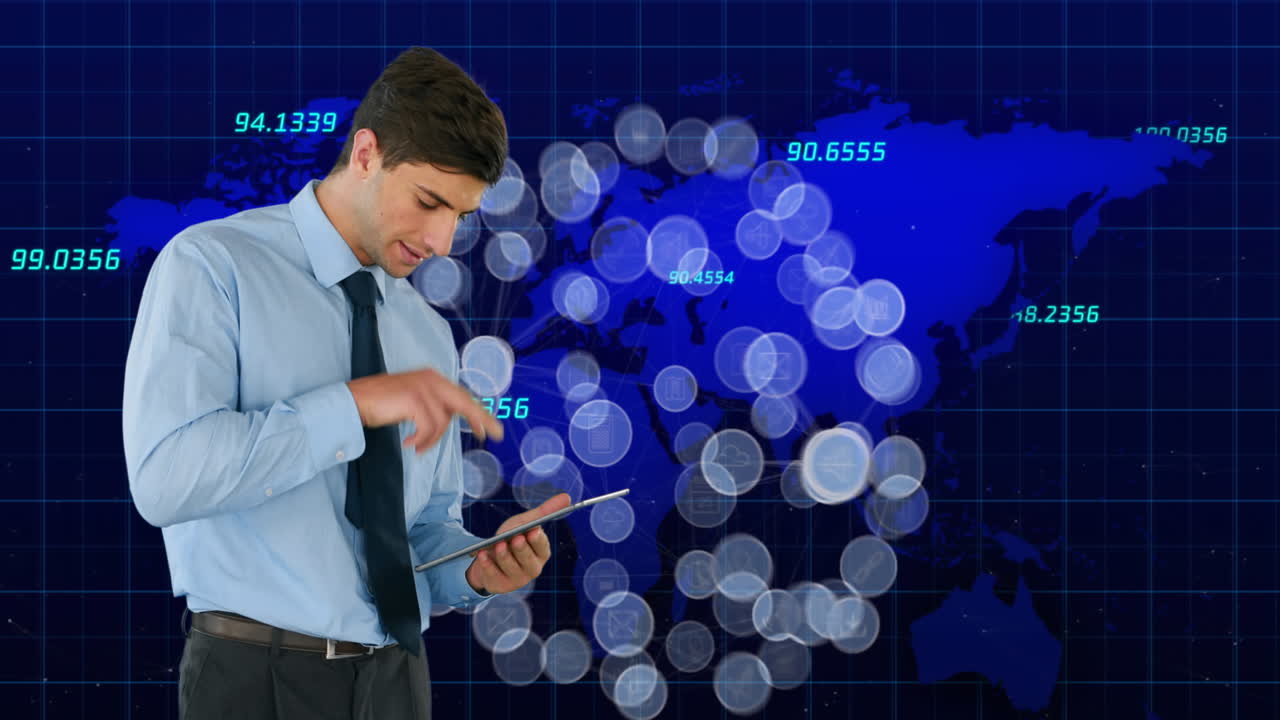 animación de un hombre de negocios caucásico usando una tableta sobre iconos y un mapa del mundo