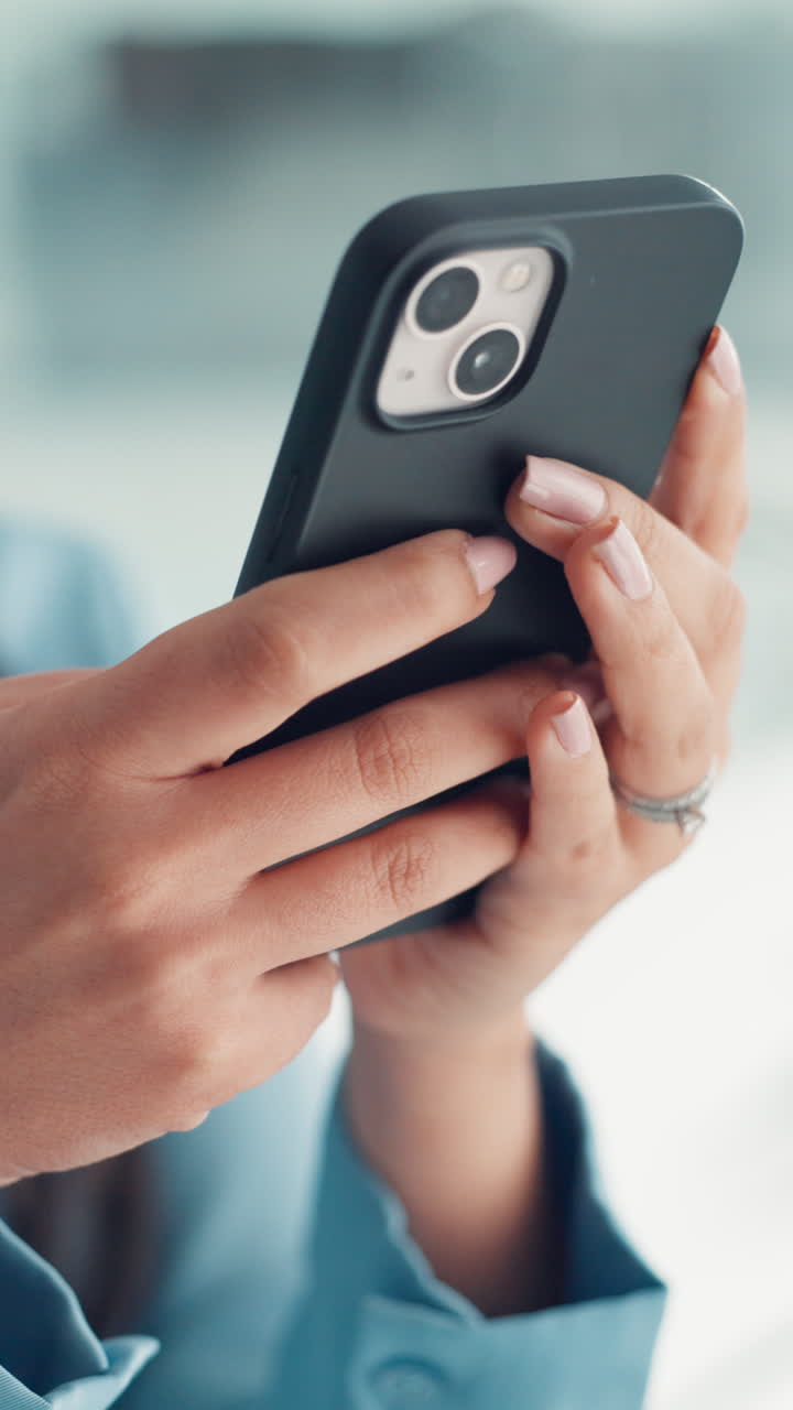 Persona con uno smartphone