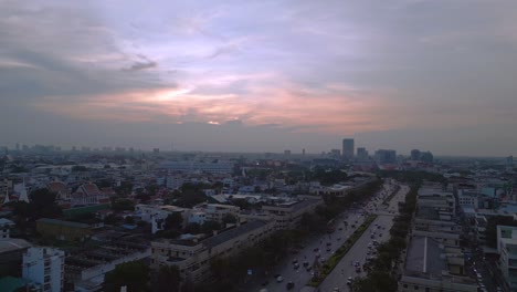 Hermosa-Vista-Aérea-Vuelo-Bangkok-Al-Atardecer,-Puesta-De-Sol-Tailandia-2022