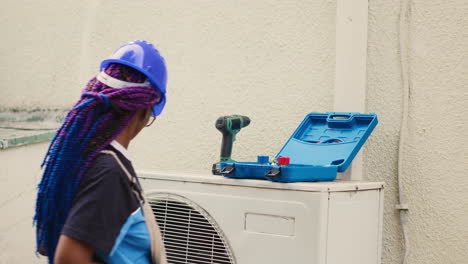 expert prepares for condenser checkup