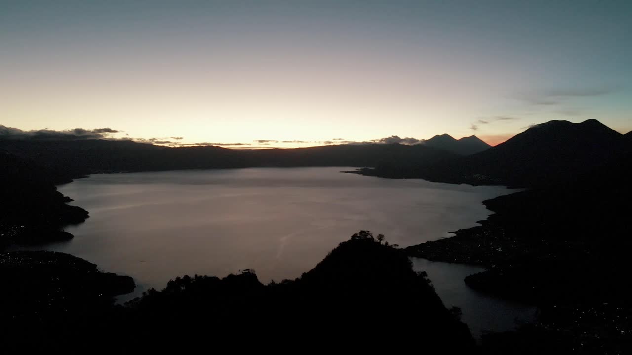 amanecer aéreo en nariz india, lago atitlan guatemala