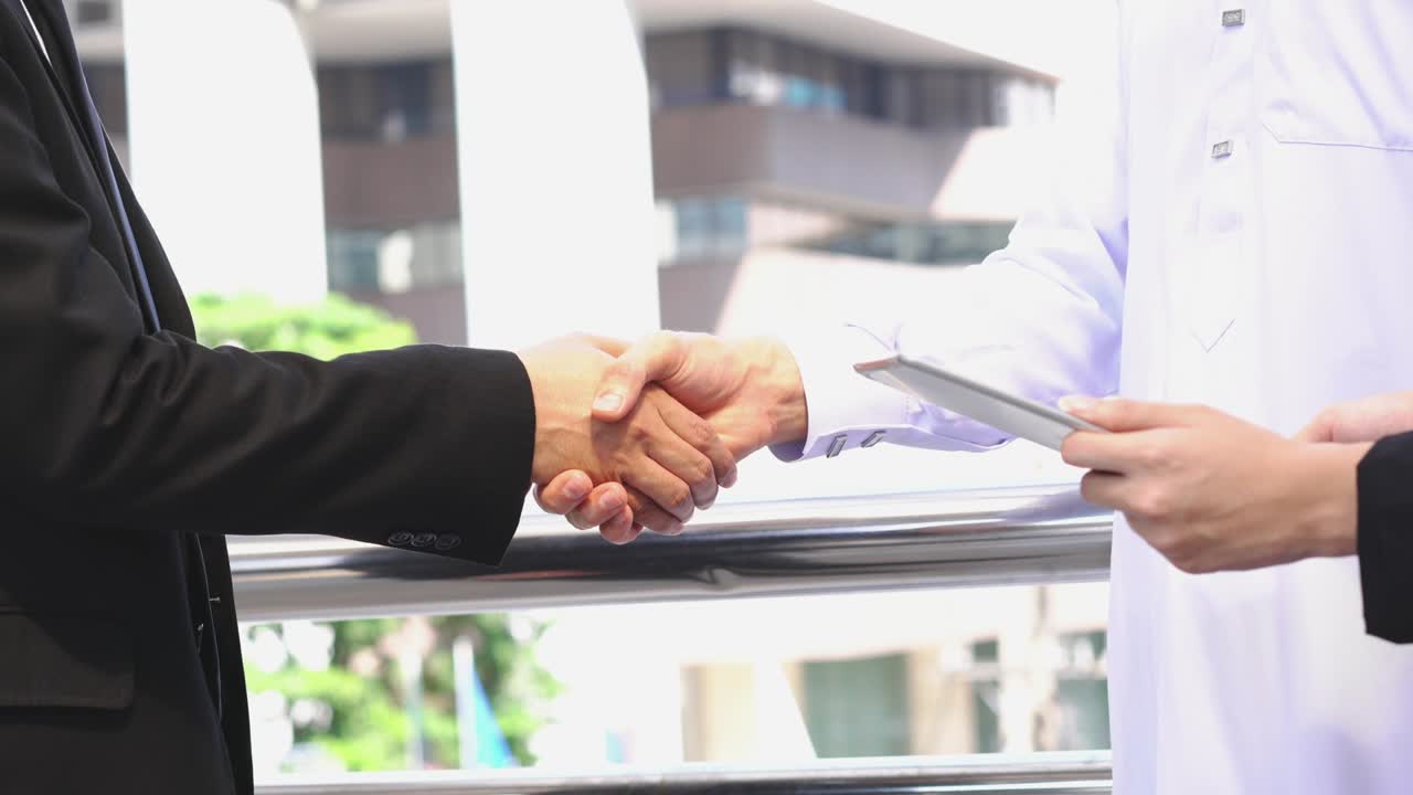 personas de negocios apretando la mano. concepto de juntos, acuerdo, asociación, trabajo en equipo y relación.