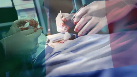 Animation-Der-Flagge-Italiens,-Die-über-Chirurgen-Im-Operationssaal-Weht