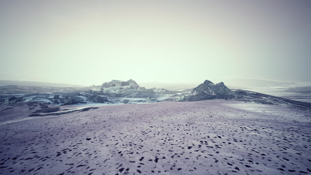 драматическая зима темная пустынная степь на высокогорном горном плато