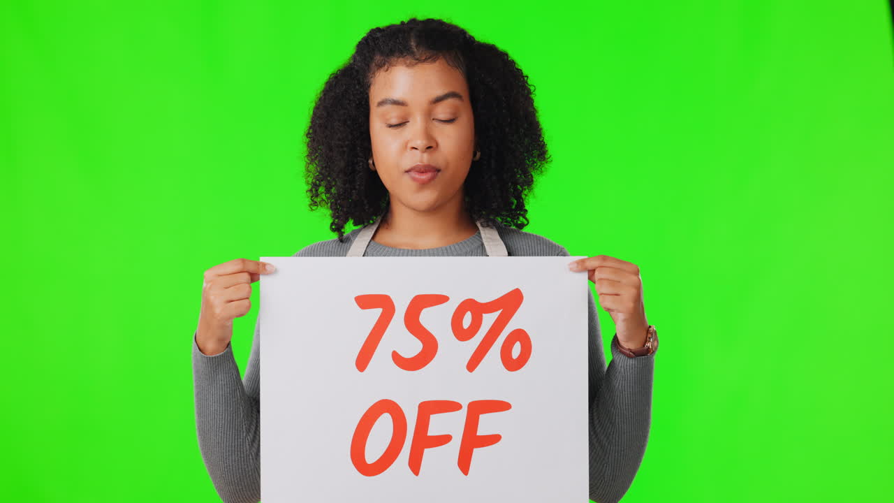 mujer con un 75% de descuento en la pantalla verde
