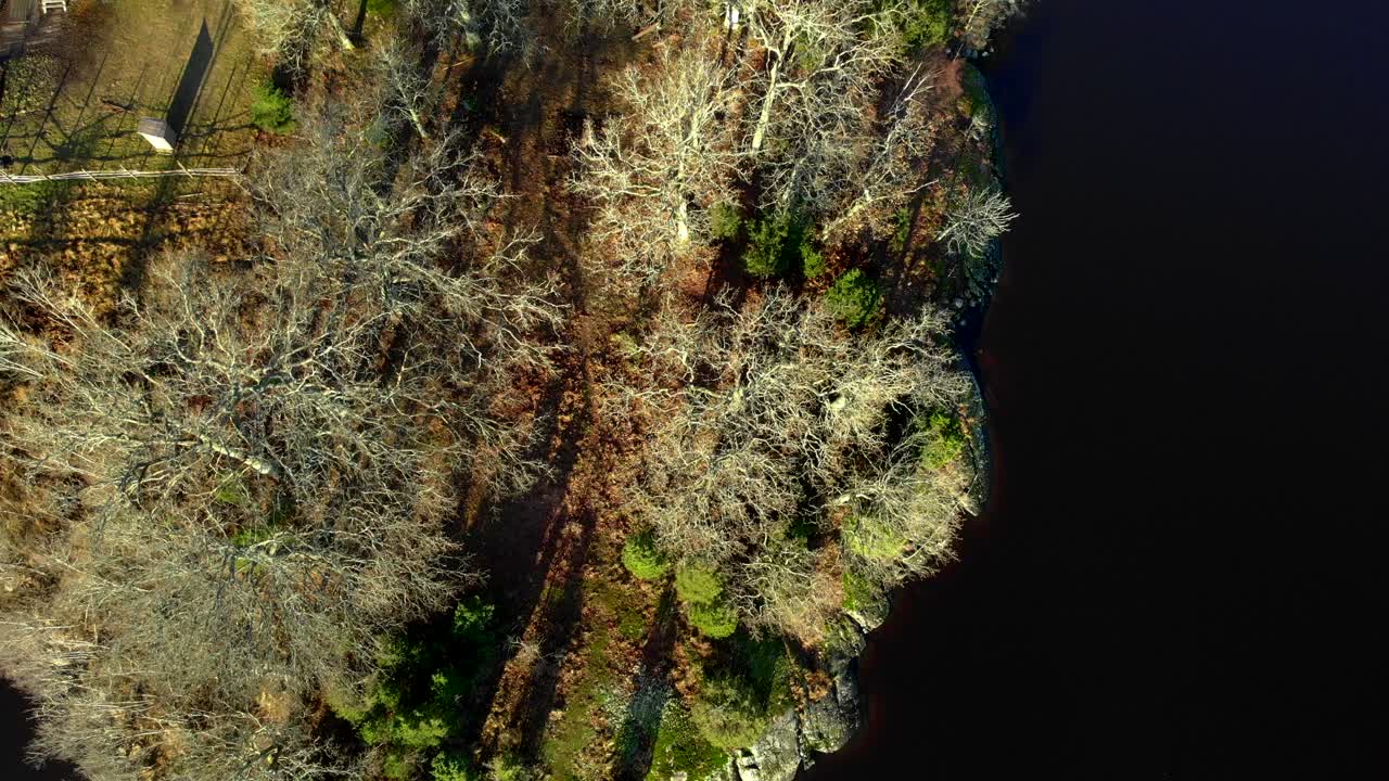 bonita vista aérea desde el promontorio y el edificio de la granja al final