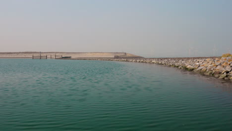 Antenne:-Hafen-Und-Ferienpark-An-Dunstigen-Frühlingstagen