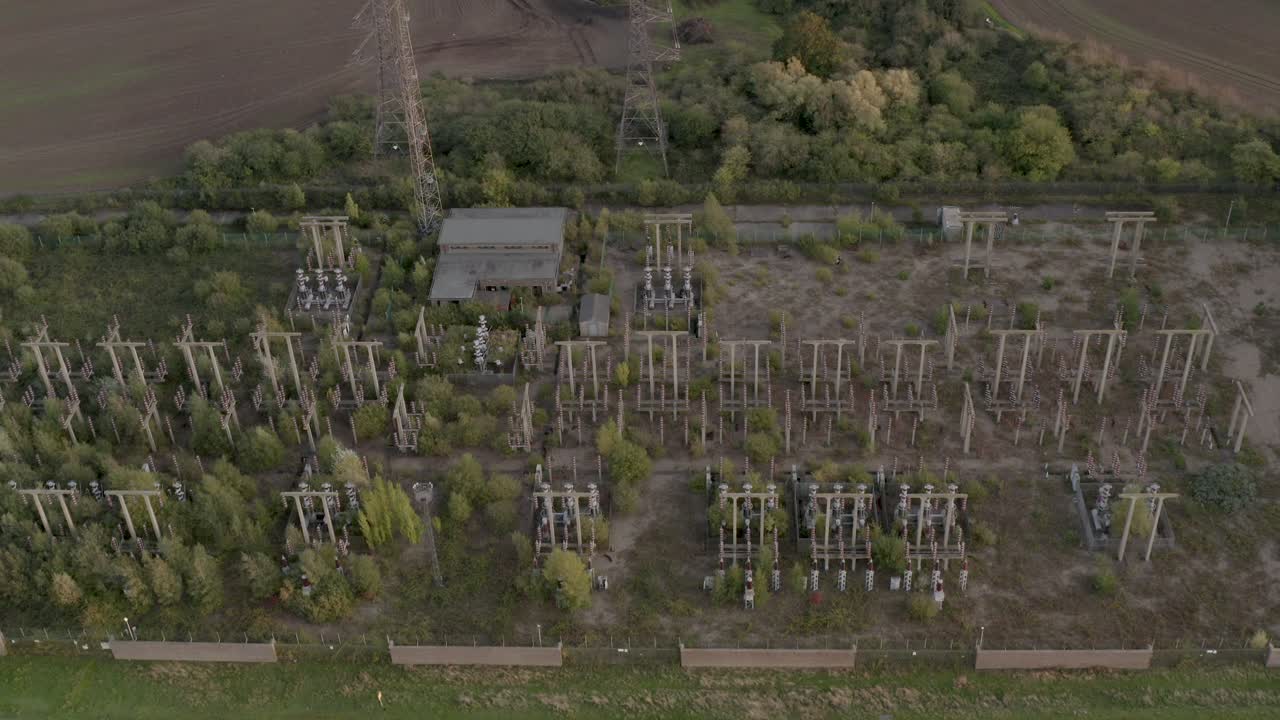 황량한 해체 원자력 발전소, 나무로 자란 이상, 드론 돌리 포워드