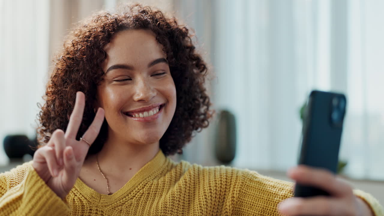 mujer tomando una selfie