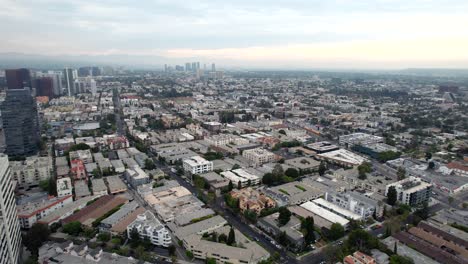 Aerial-view-of-residential-homes-and-neighborhood-in-Los-Angeles,-Overcast-morning