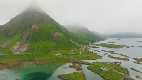 Beautiful-and-spectacular-the-wizard-hat-shaped-Volandstind-mountain-at-Lofoten,-Norway