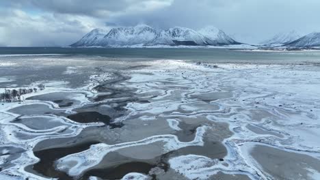 Hermosos-Patrones-De-Hielo-En-El-Mar-De-Barents,-En-El-Norte-De-Noruega,-Sobre-El-Círculo-Polar-ártico.