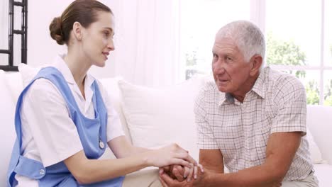 Senior-man-talking-to-nurse